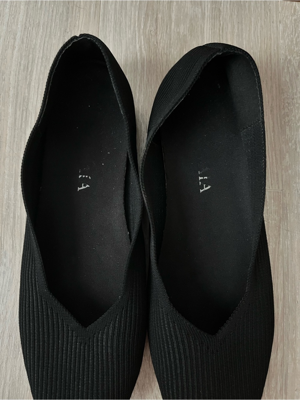 Vivaia Women’s Square-Toe Margot V-Cut Flats 1.0 - Size 9 (40) - Picture 3 of 9